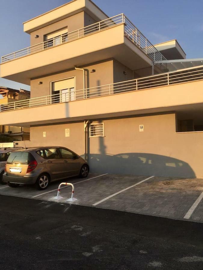 Sunset House Apartment Fiumicino Bagian luar foto